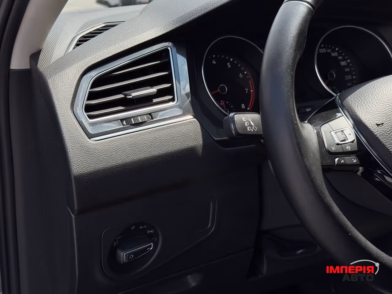 Volkswagen Tiguan - фото 32