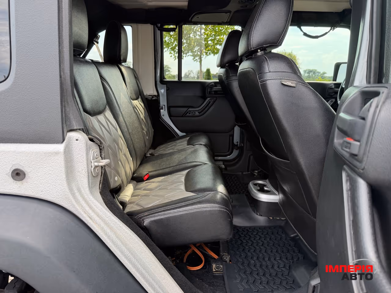 Jeep Wrangler - фото 36