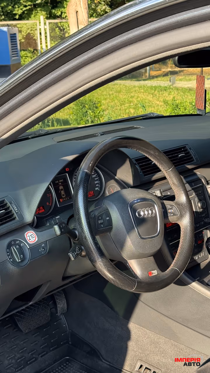 Audi A4 - фото 28