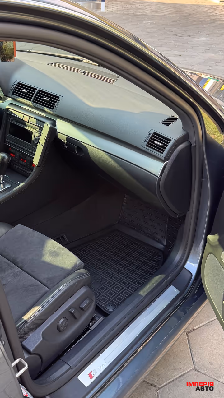 Audi A4 - фото 35