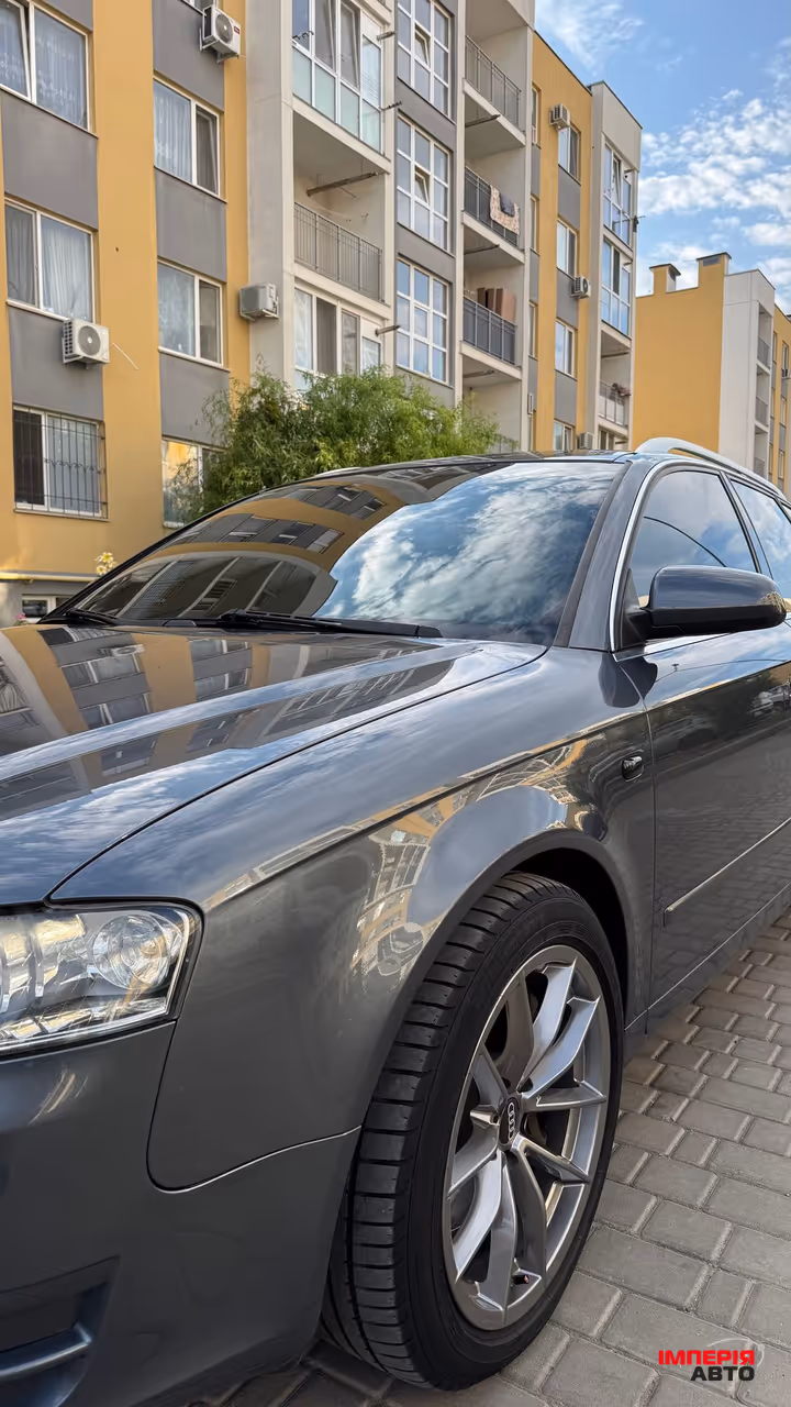 Audi A4 - фото 8