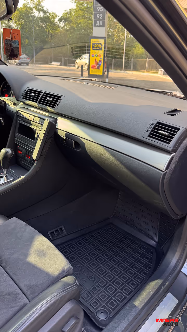 Audi A4 - фото 33