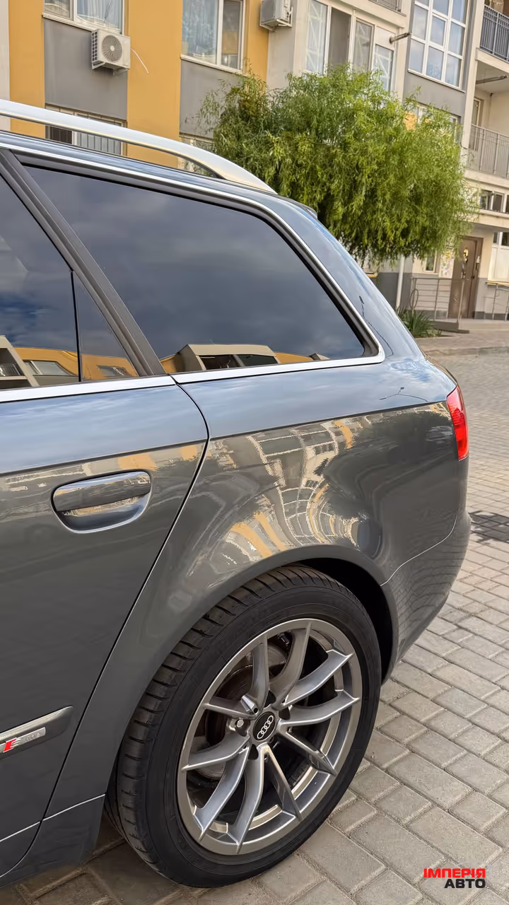 Audi A4 - фото 11