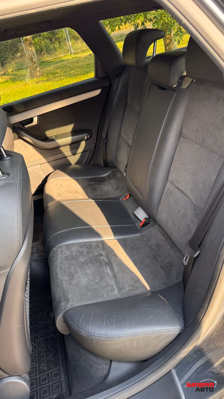 Audi A4 - фото 45