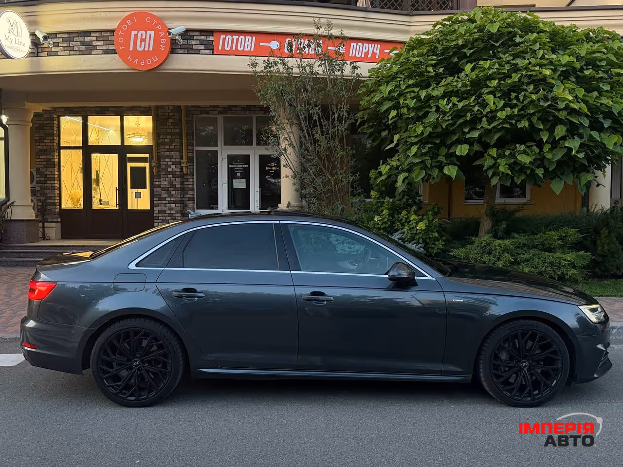 Audi A4 - фото 8