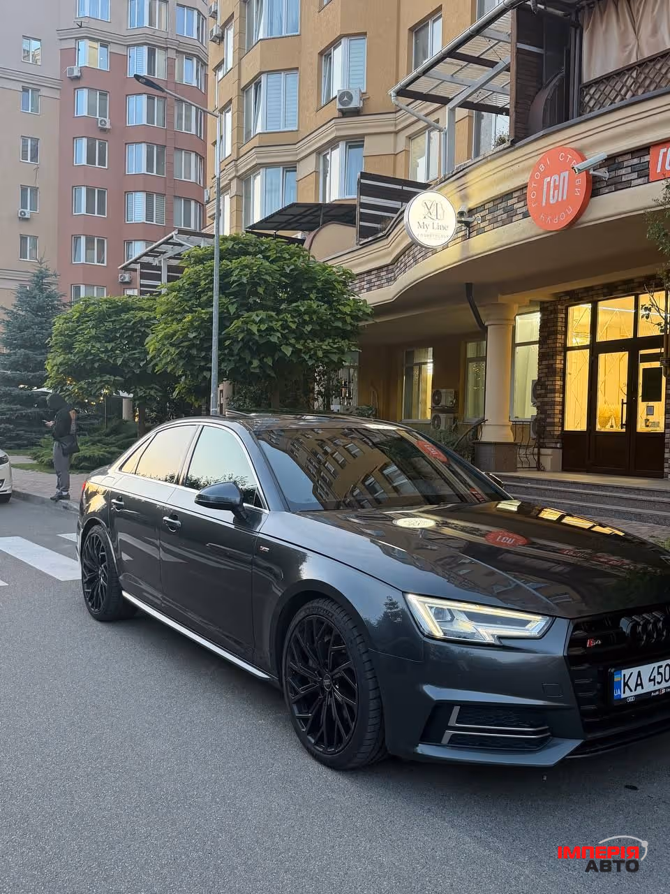 Audi A4 - фото 4