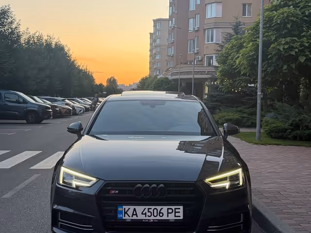 Audi A4 - зображення 2