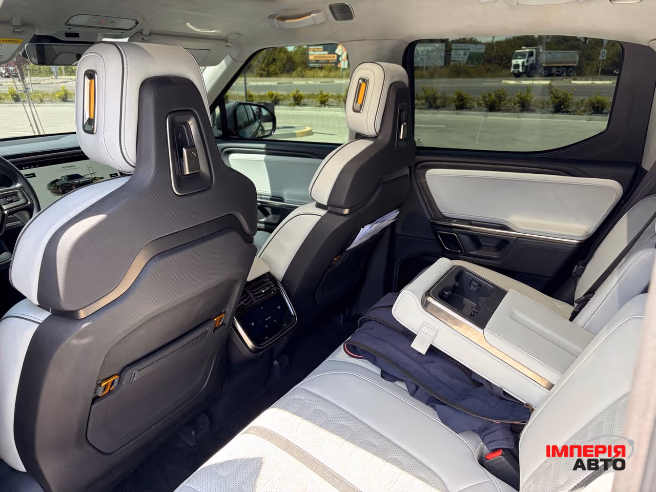 Rivian R1T - фото 21