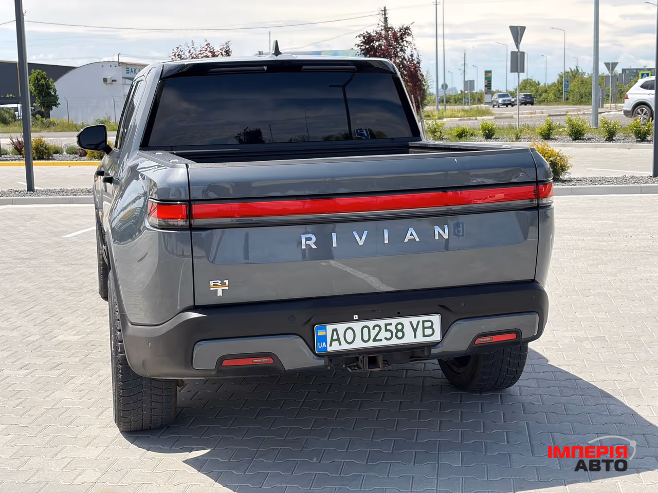 Rivian R1T - фото 11