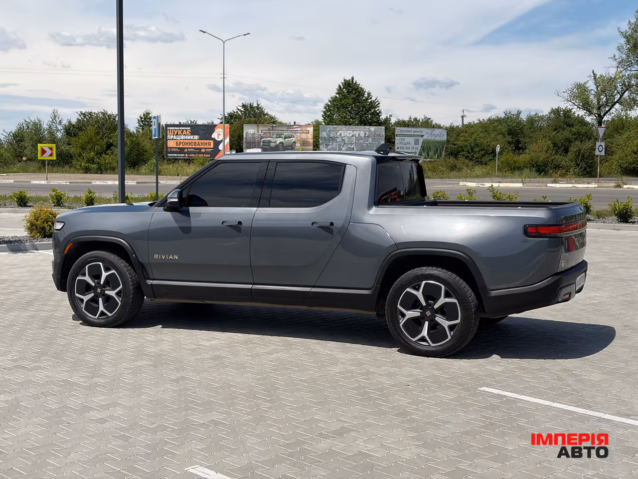 Rivian R1T - фото 13
