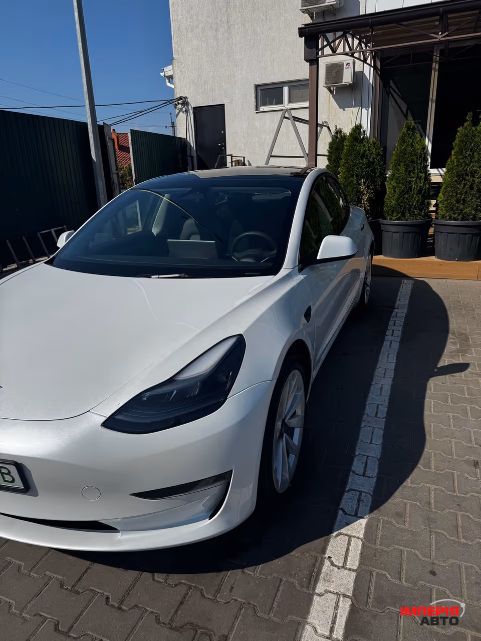 Tesla Model 3 - фото 1