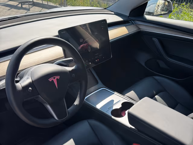 Tesla Model 3 - зображення 3