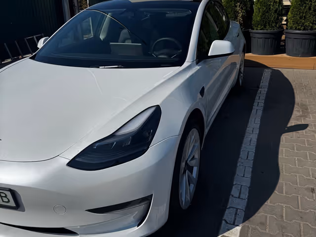 Tesla Model 3 - зображення 1