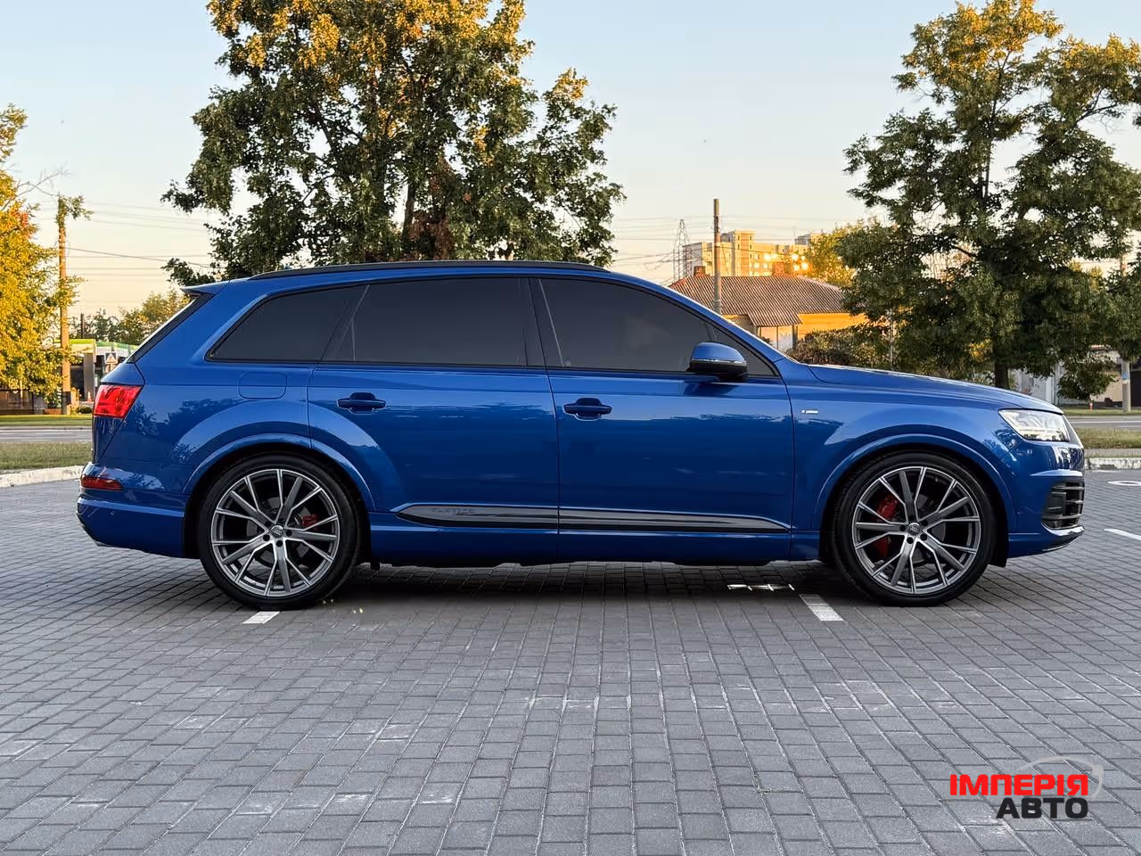 Audi Q7 - фото 17