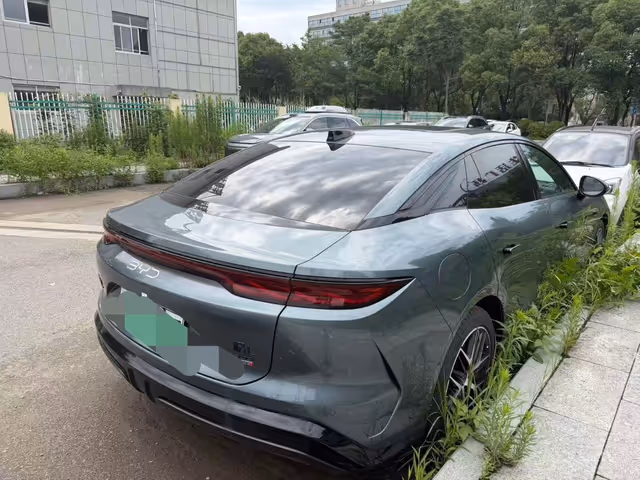 BYD Han - зображення 2