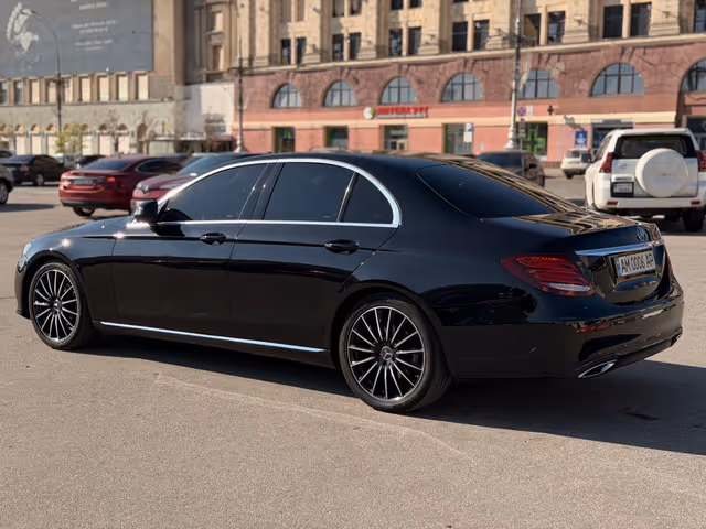 Mercedes-Benz E-Класс - зображення 5