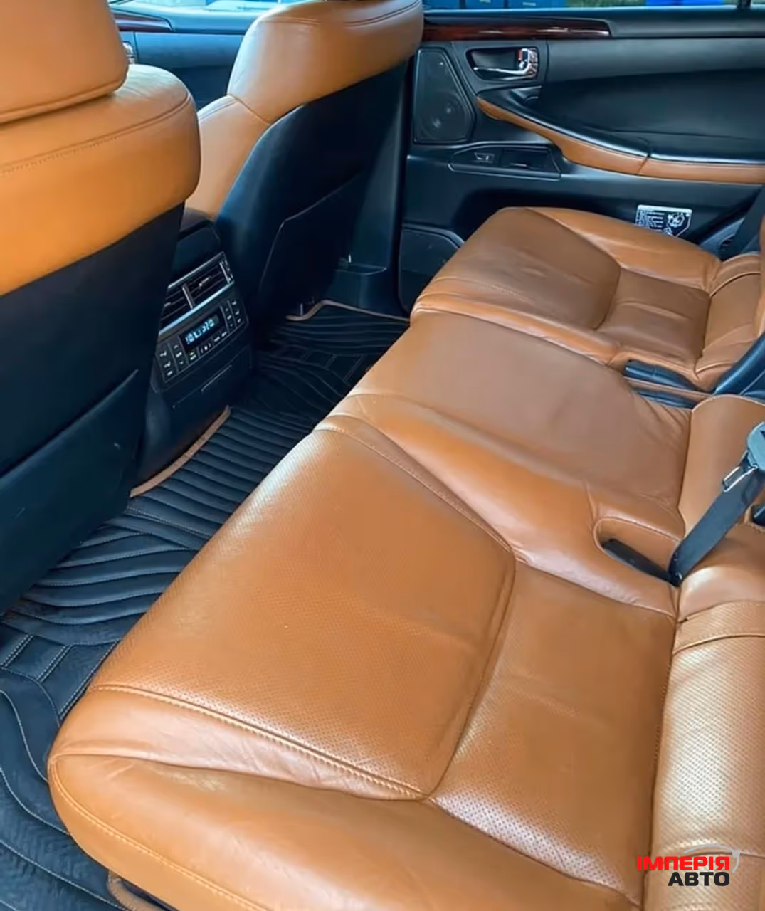 Lexus LX - фото 8