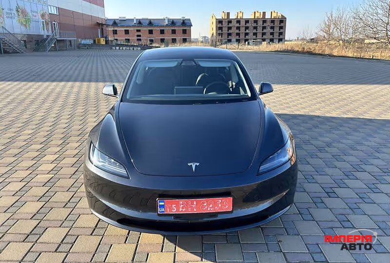Tesla Model 3 - фото 1