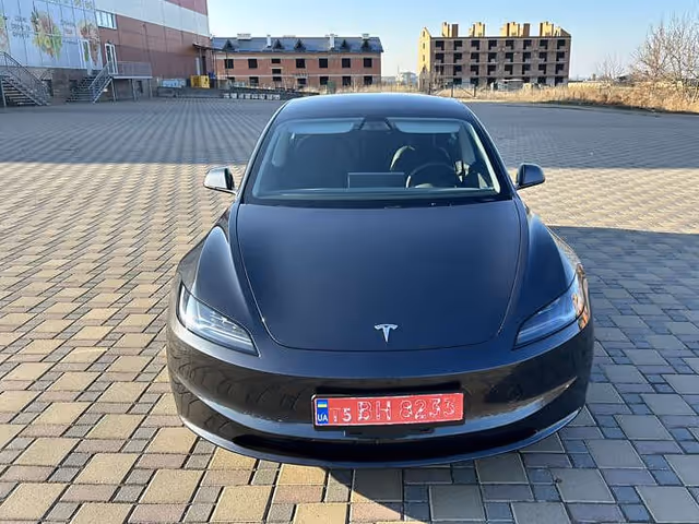 Tesla Model 3 - зображення 1