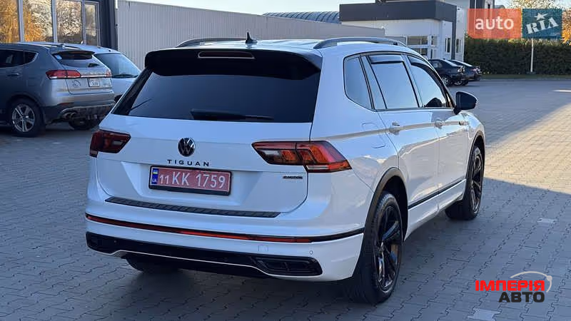 Volkswagen Tiguan - фото 12