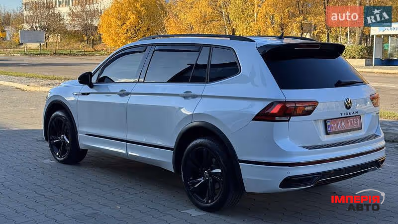 Volkswagen Tiguan - фото 8