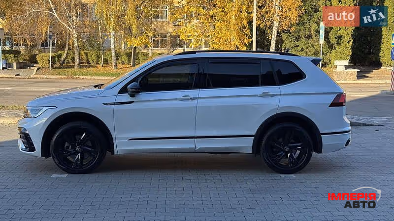 Volkswagen Tiguan - фото 6