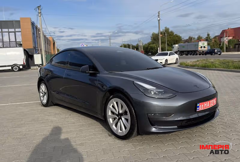 Tesla Model 3 - фото 1