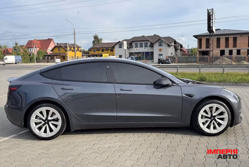 Tesla Model 3 - фото 3