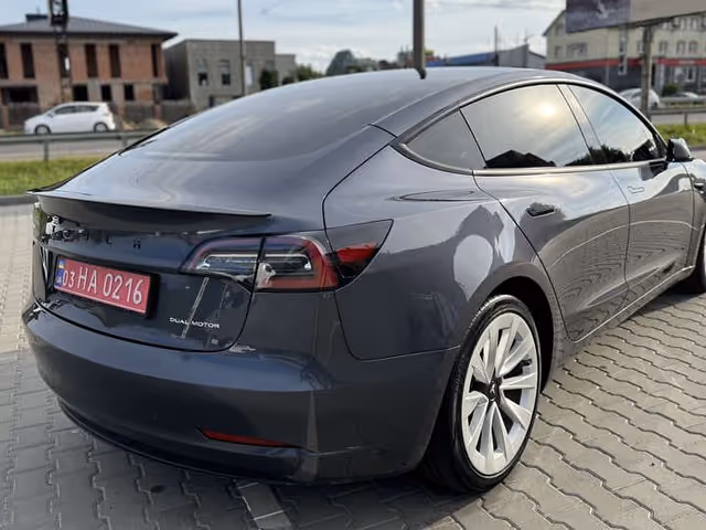 Tesla Model 3 - зображення 5