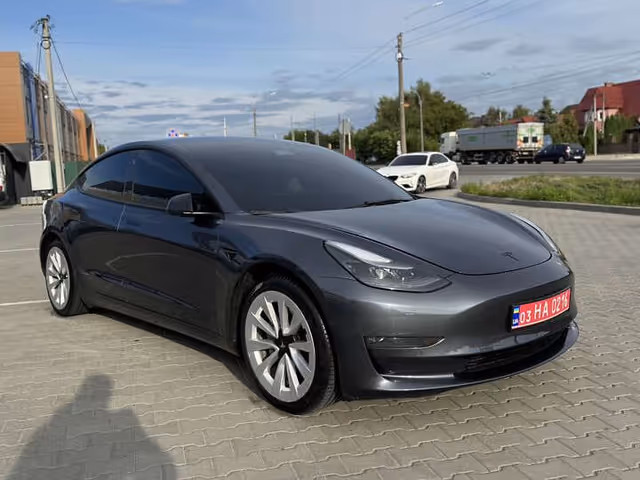 Tesla Model 3 - зображення 1