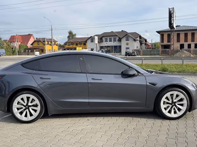 Tesla Model 3 - зображення 3