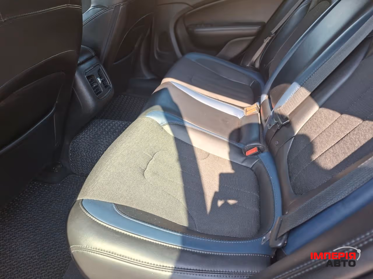 Chrysler 200 - фото 37