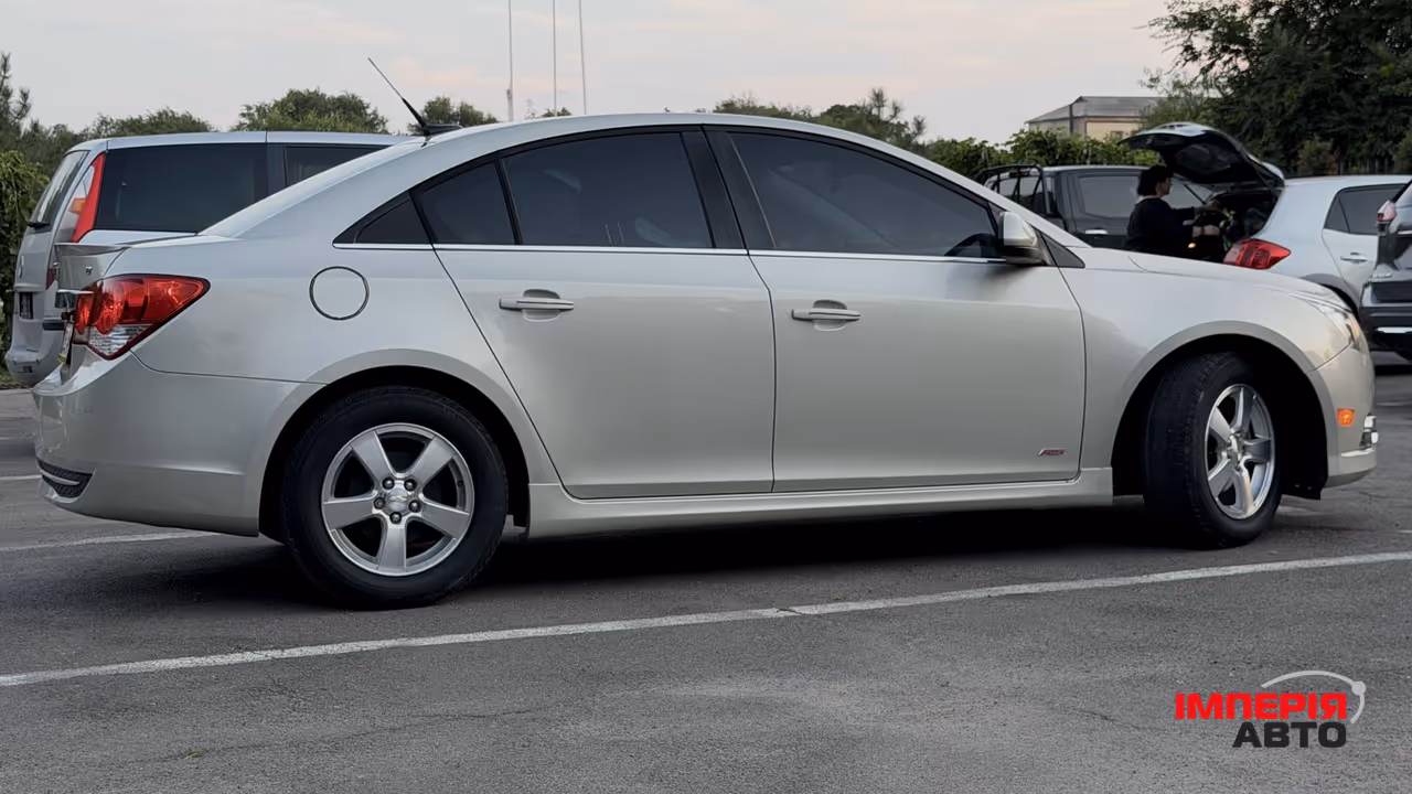 Chevrolet Cruze - фото 3