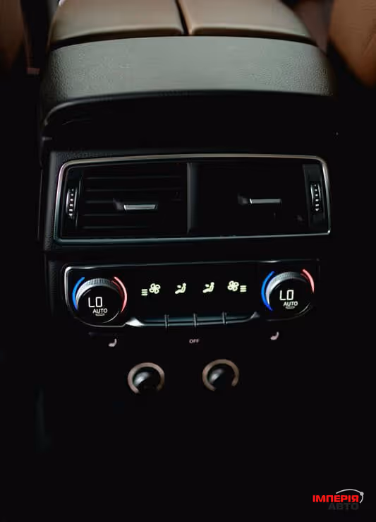 Audi Q7 - фото 10