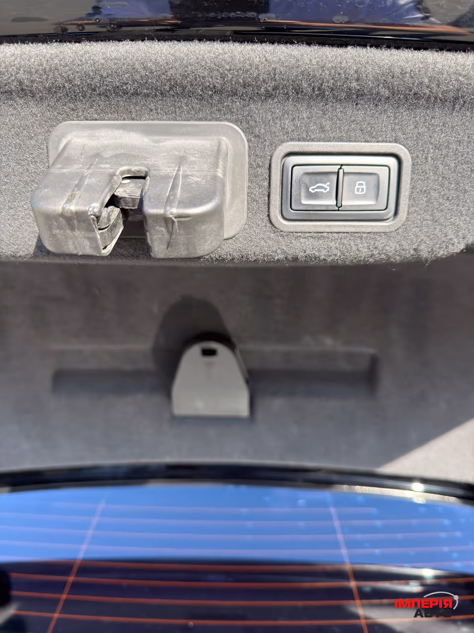 Audi A8 - фото 10