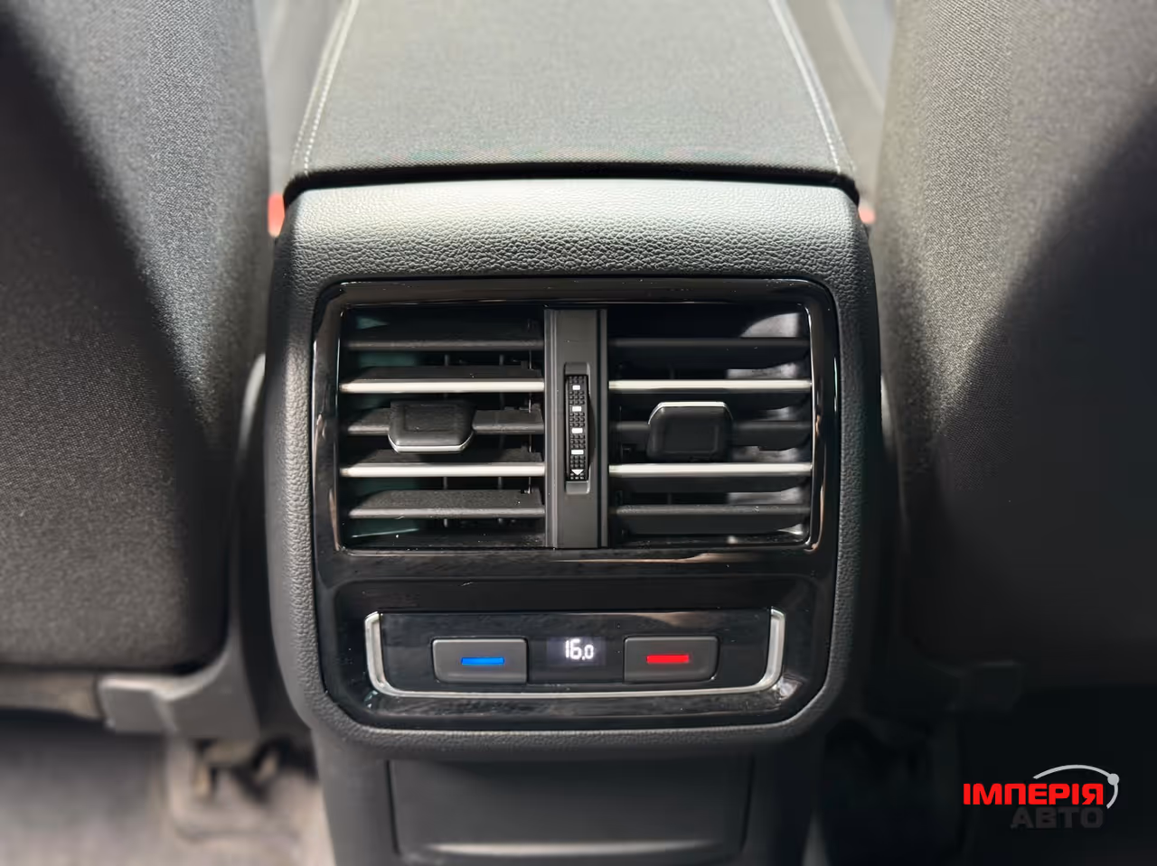 Volkswagen Passat - фото 16