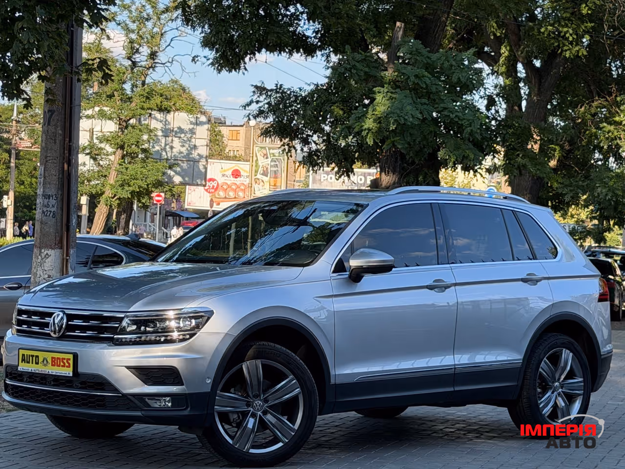 Volkswagen Tiguan - фото 2
