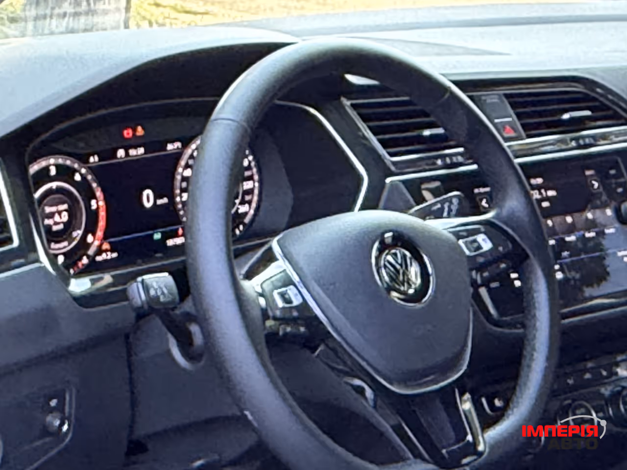 Volkswagen Tiguan - фото 7