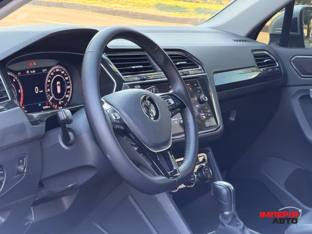 Volkswagen Tiguan - фото 8