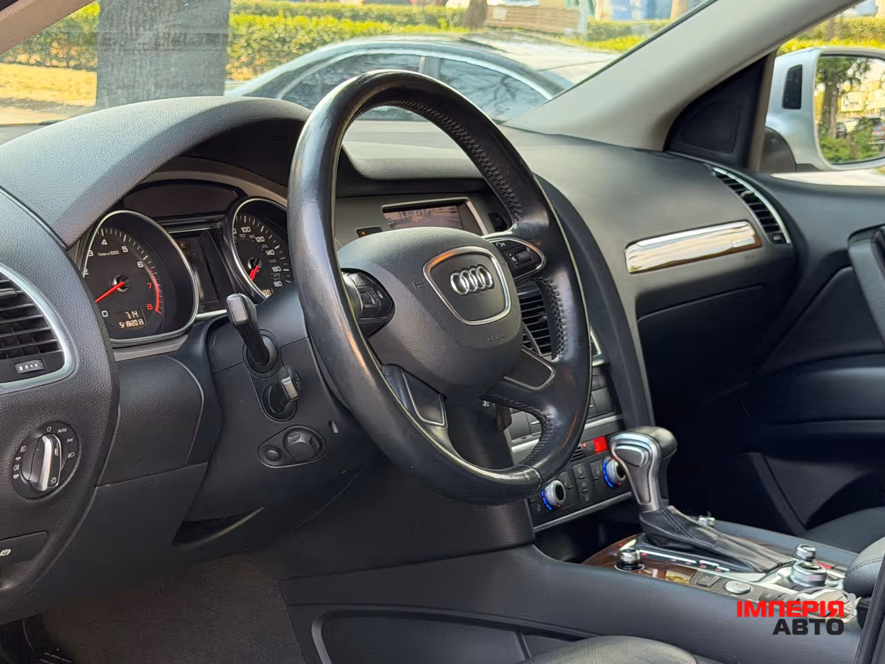 Audi Q7 - фото 8