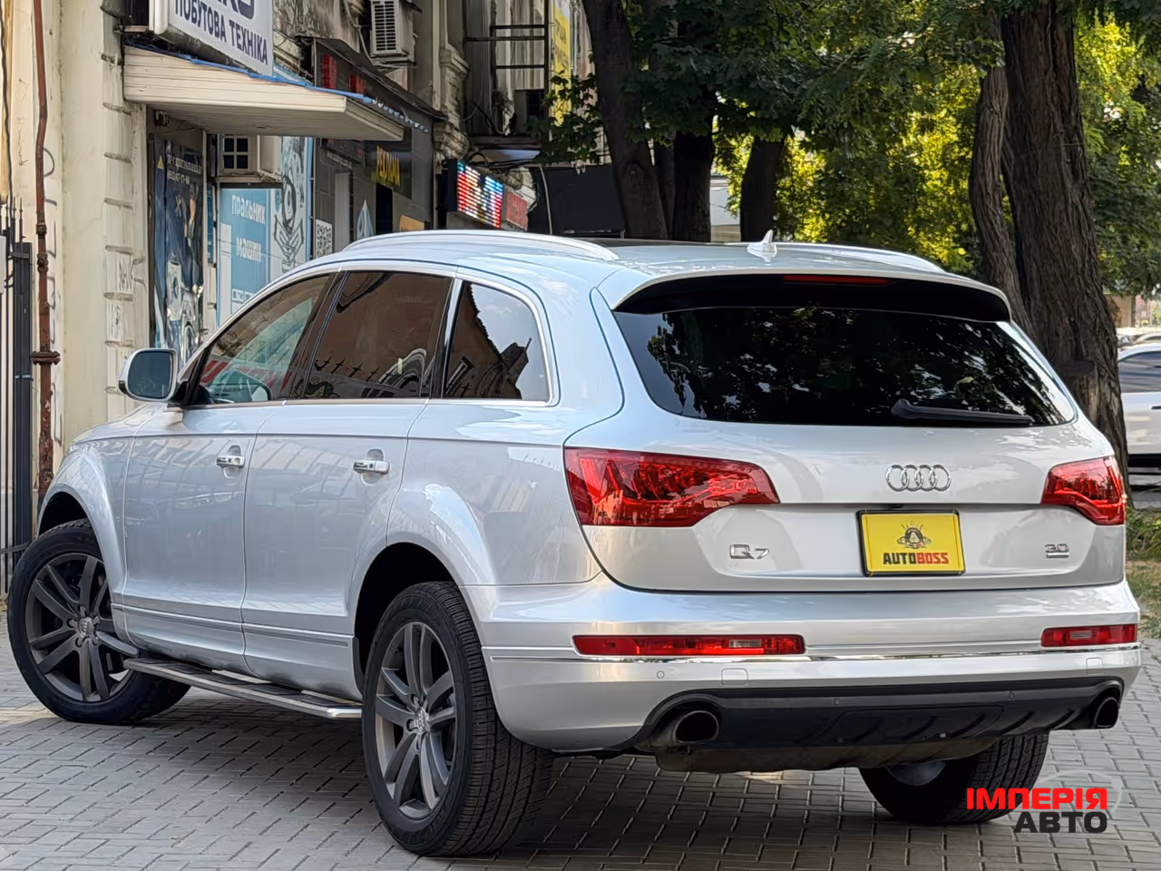Audi Q7 - фото 7