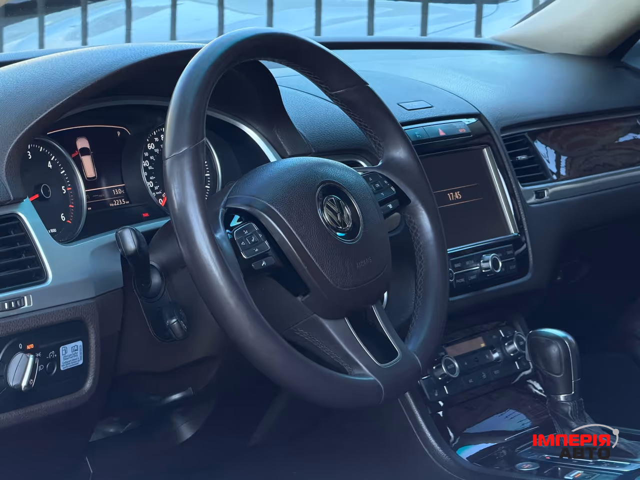 Volkswagen Touareg - фото 10