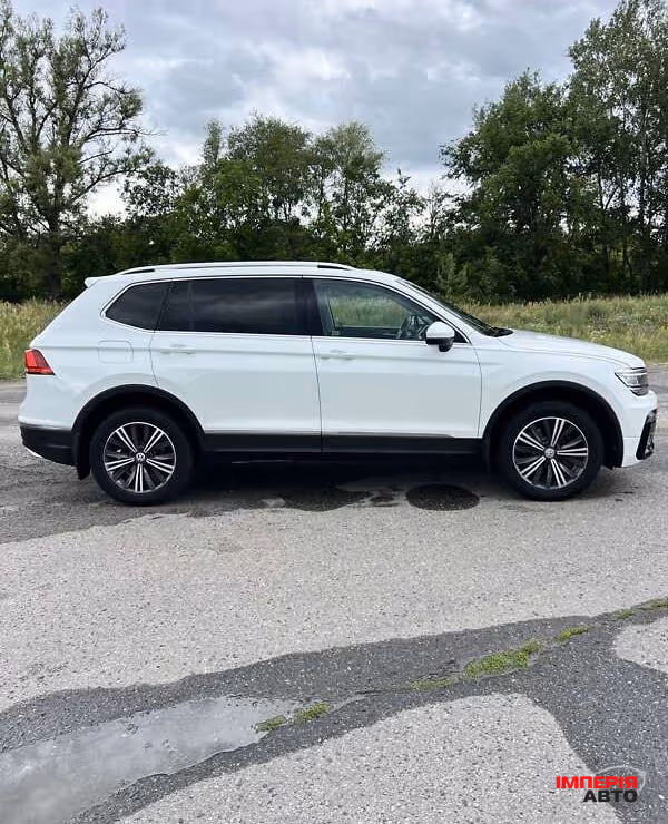 Volkswagen Tiguan - фото 8
