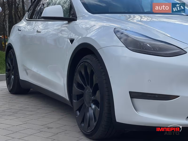 Tesla Model Y - фото 14