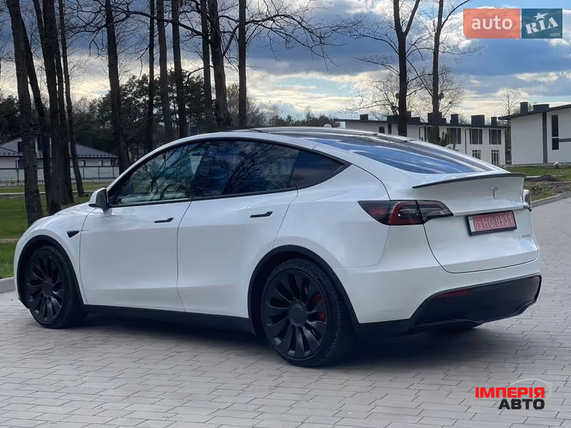 Tesla Model Y - фото 16
