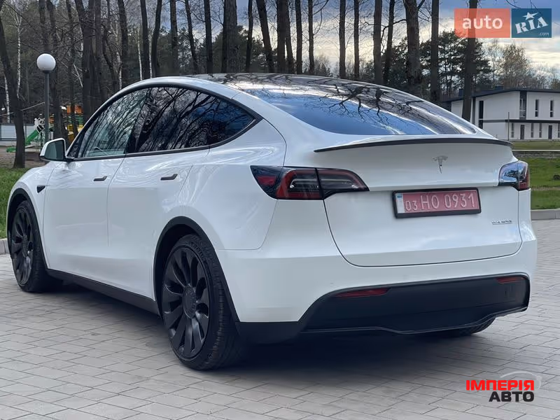 Tesla Model Y - фото 17