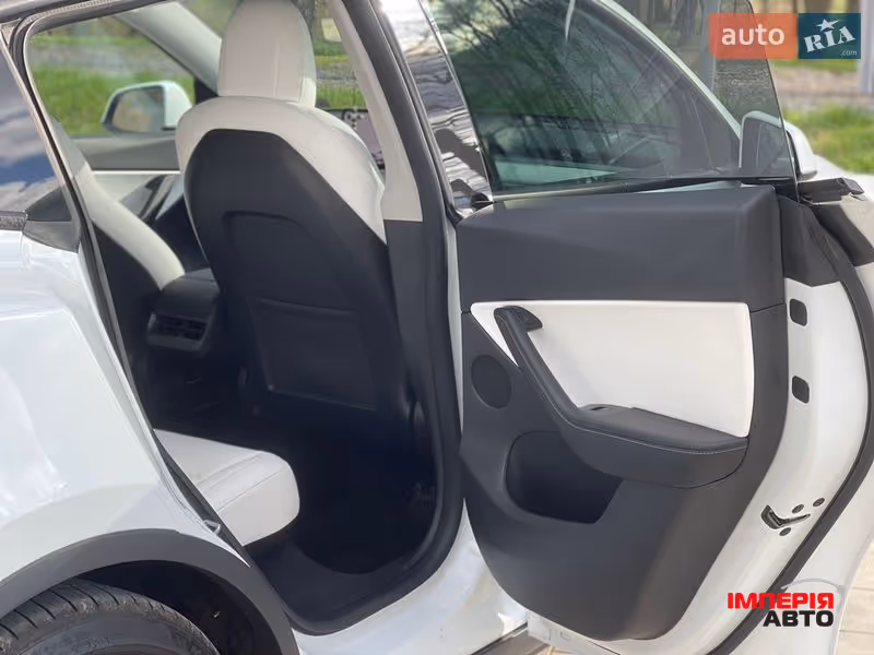 Tesla Model Y - фото 30
