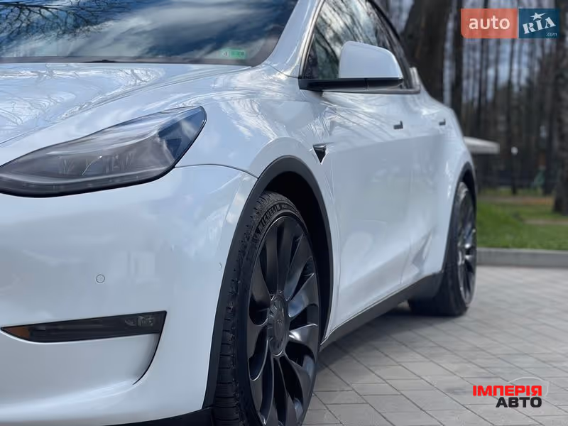 Tesla Model Y - фото 9