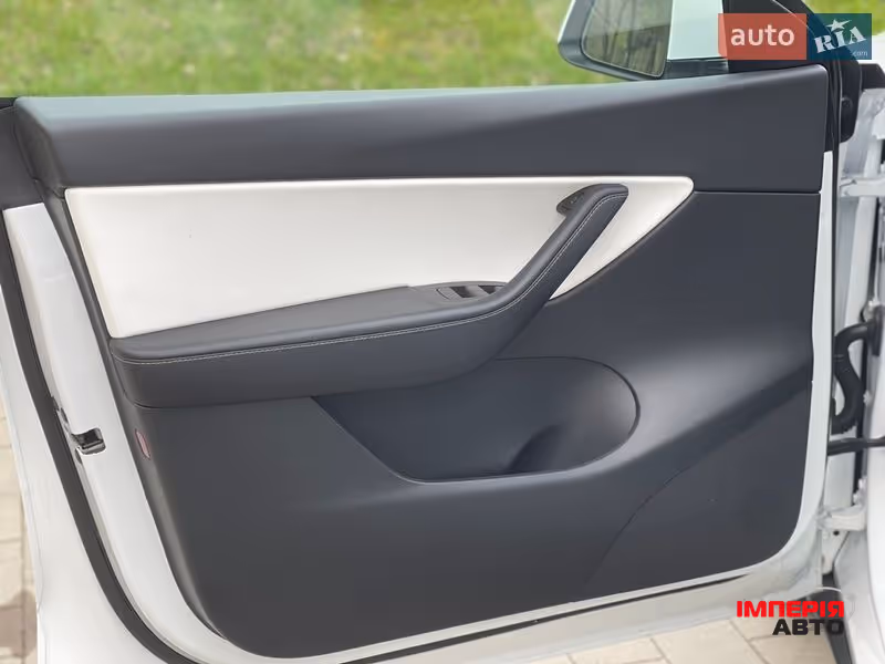 Tesla Model Y - фото 25