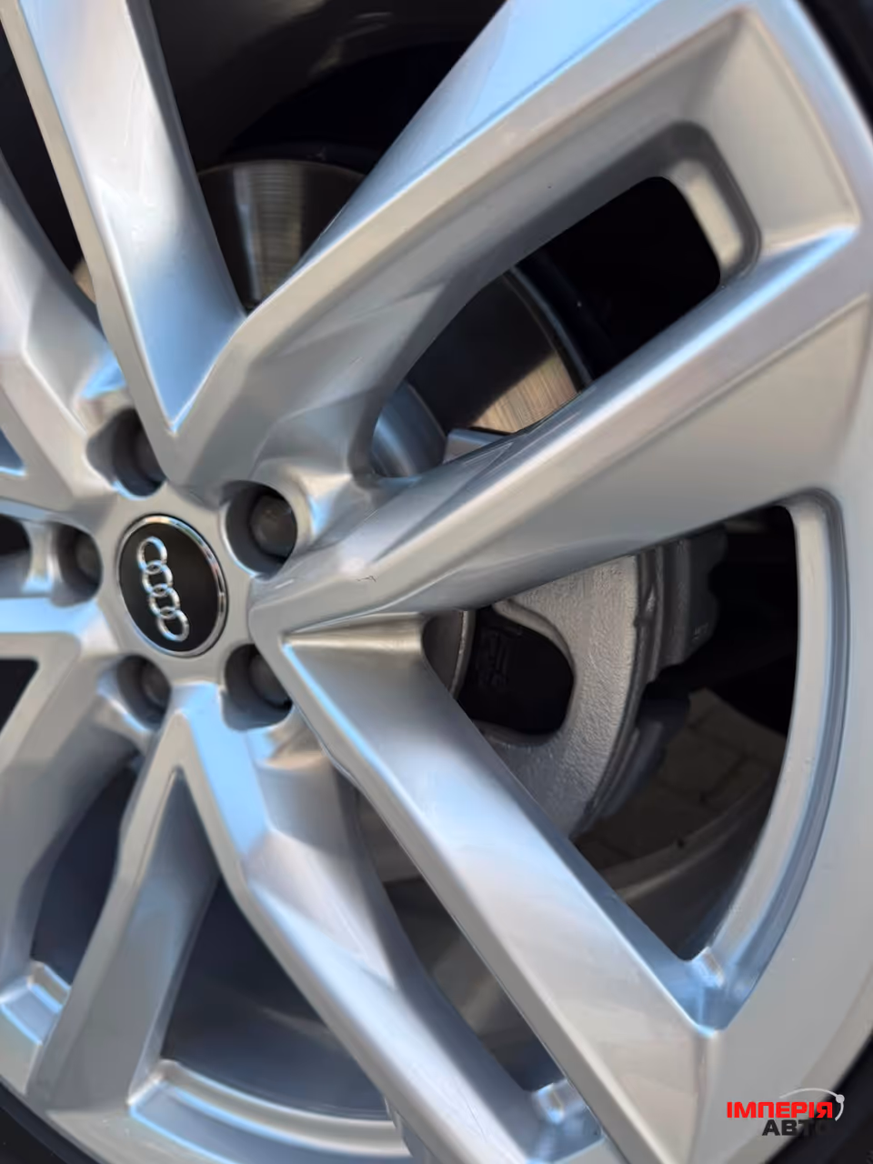 Audi Q7 - фото 25